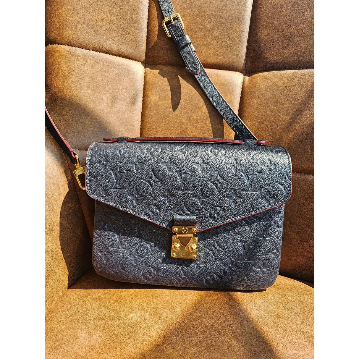 LOUIS VUITTON POCHETTE NAVY METIS PURSE - Idaho Pawn & Gold